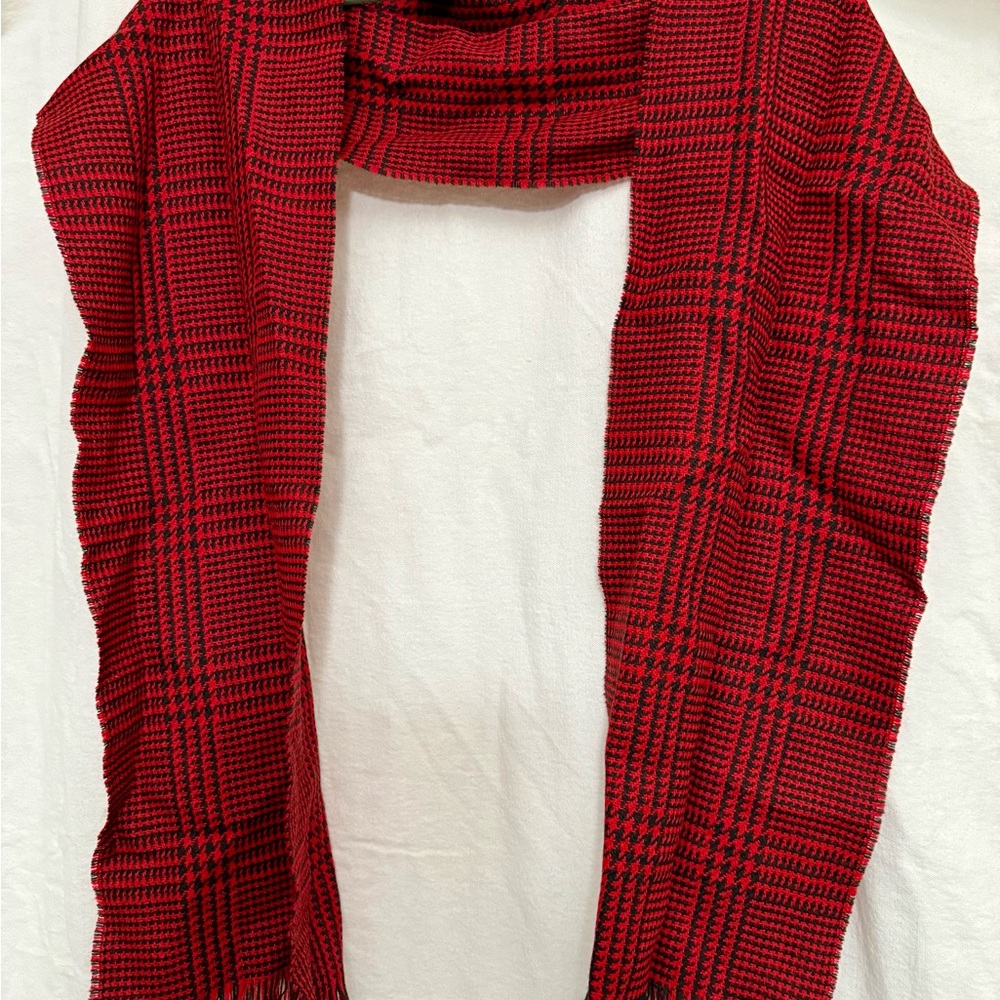 Red Black Houndstooth Plaid Scarf Fringe Soft Quite Lux Heritage Avant Garde EUC